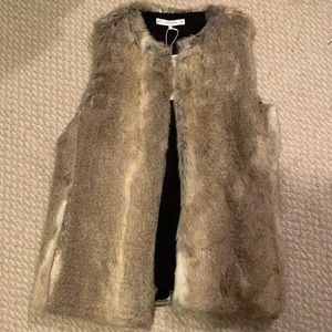 Faux fur vest size M - brand new tags on
